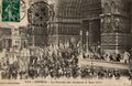 Parade des archers le 7 mai 1911 sur le Parvis de la Cathédrale